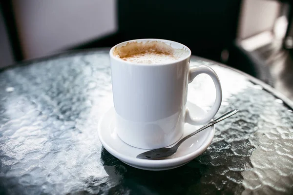 Kafe Yang Nyaman Kota Minuman Kopi Sangat Menyegarkan Amerika Cappuccino — Stok Foto