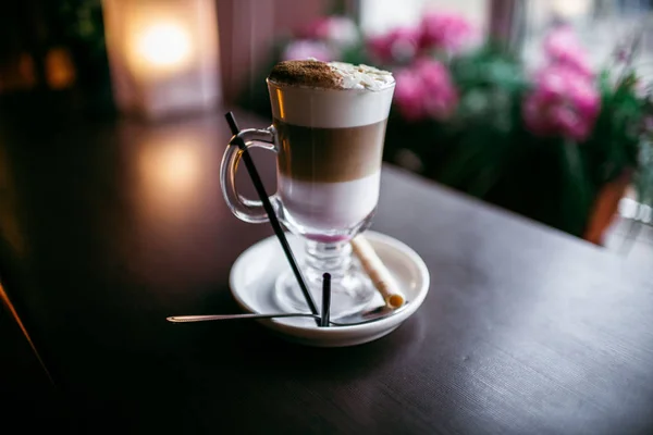 Gemütliches Café Der Stadt Kaffeegetränke Beleben Stark Amerikaner Cappuccino Oder — Stockfoto