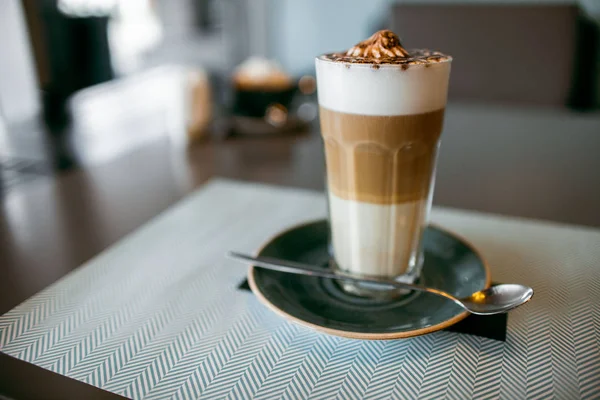 Caffè Accogliente Città Bevande Caffè Fortemente Rinvigoriscono Americano Cappuccino Latte — Foto Stock