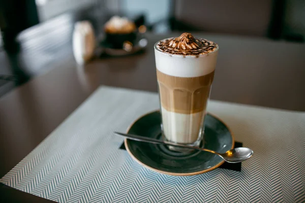 Gemütliches Café Der Stadt Kaffeegetränke Beleben Stark Amerikaner Cappuccino Oder — Stockfoto