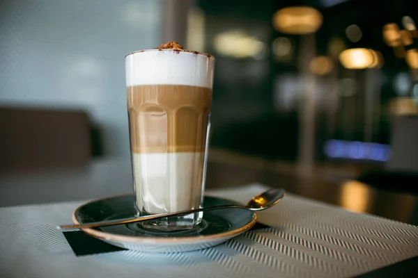 Kafe Yang Nyaman Kota Minuman Kopi Sangat Menyegarkan Amerika Cappuccino — Stok Foto
