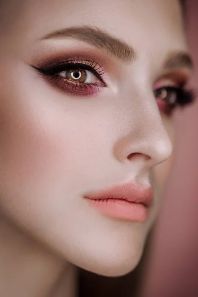 Portrait Beauté Une Belle Fille Avec Maquillage Fleurs Macro Prise — Photo