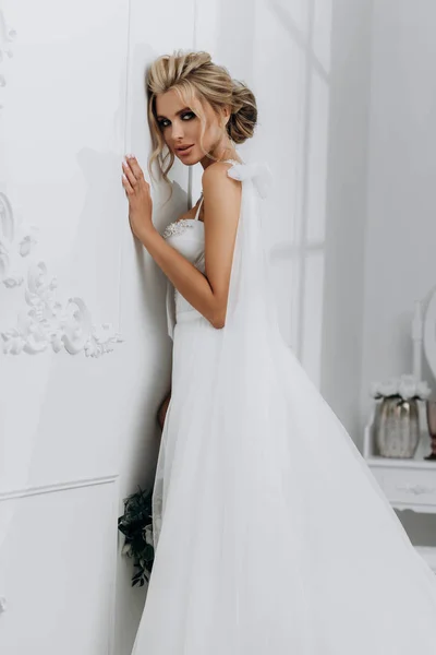 Beautiful Sexy Blonde Bride Posing Wedding Dress White Room — Stock Photo, Image