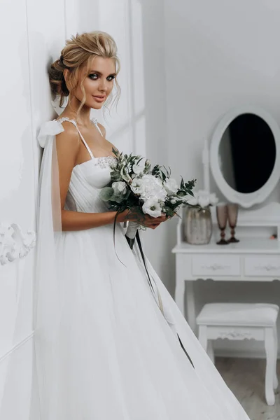 Beautiful Sexy Blonde Bride Posing Wedding Dress White Room — Stock Photo, Image