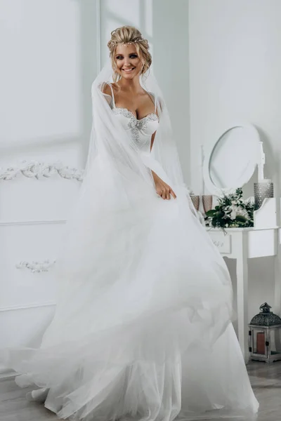 Beautiful Sexy Blonde Bride Posing Wedding Dress White Room — Stock Photo, Image