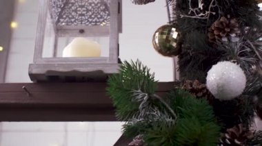 Kış ağaç Noel oyuncaklar. Yeni Yılınız Kutlu Olsun