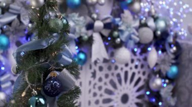 Kış ağaç Noel oyuncaklar. Yeni Yılınız Kutlu Olsun