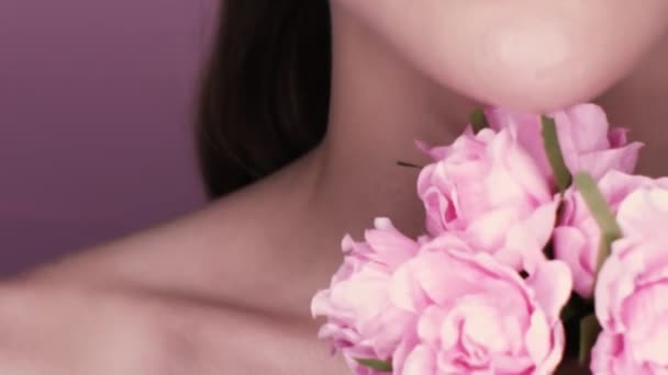 Retrato Belleza Una Hermosa Chica Con Maquillaje Flores Macro Rodaje — Vídeos de Stock