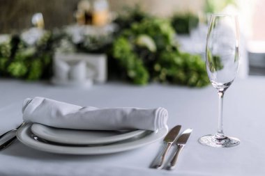 masa ayarı ile düğün ziyafet masası