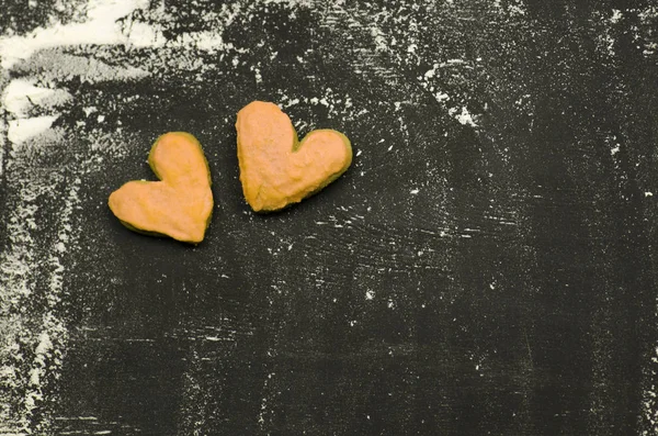 バレンタイン ディナーのコンセプトです ハート クッキー平面図です バレンタインの日カード ハートの形のクッキー コピー スペースでバレンタイン日コンセプト アイデア — ストック写真