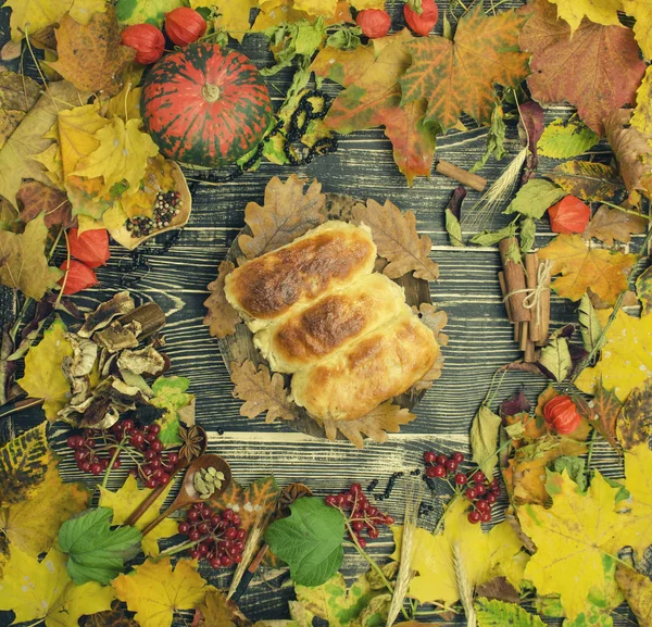 秋の背景に自家製パイ デザート — ストック写真