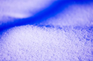 Güneşli bir günde kar. Kar kış Noel arka plan. Soyut parlak kar arka plan 