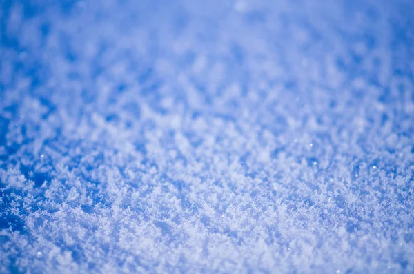 Schnee Einem Sonnigen Tag Abstrakte Glänzende Schneehintergründe Blauer Schnee Textur — Stockfoto