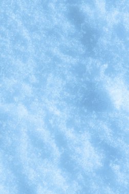 Kar doku mavi ses tonuyla. Doku beyaz kar. Kış arka plan ile kar sürüklenir