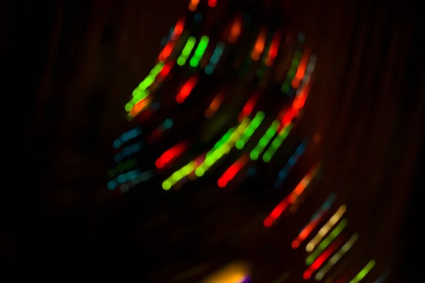 Equipamento de luzes de palco desfocado com vigas multicoloridas . — Fotografia de Stock