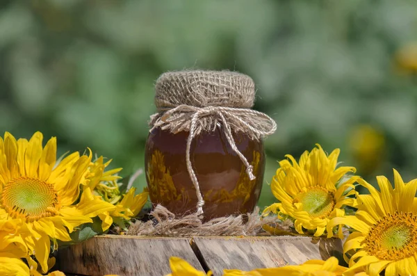 Pot honing op houten tafel — Stockfoto