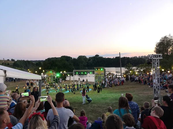 Festiwal Kupala Rosa w Nemyryntsi. Noc kupala z niesamowitymi starożytnymi ceremoniami. — Zdjęcie stockowe