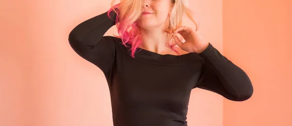 Girl Perfect Healthy Pink Colored Hair Fashion Model Woman Blonde — Stock Photo, Image