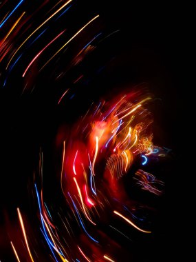 Yaratıcı projedeki gelecek trendler tasarımı dağıttı. Gökkuşağı rüya gibi renk gradyanı odaklanmış arkaplan.