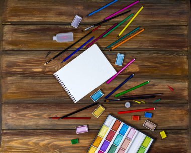 Defter tasarımı konsepti. Defterler ve şık sanat okulu kırtasiyesi..