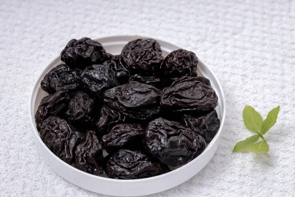 Pitted Prunes Served White Fabric Background — Stock Photo, Image