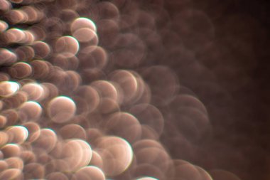 Renkli sapma mercek etkisinin gösterimi