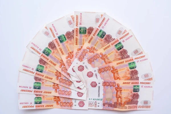 Beş bin ruble bill. Rus ruble. 5000 Rus banknot bir avuç yakın çekim. Rus kağıt para.