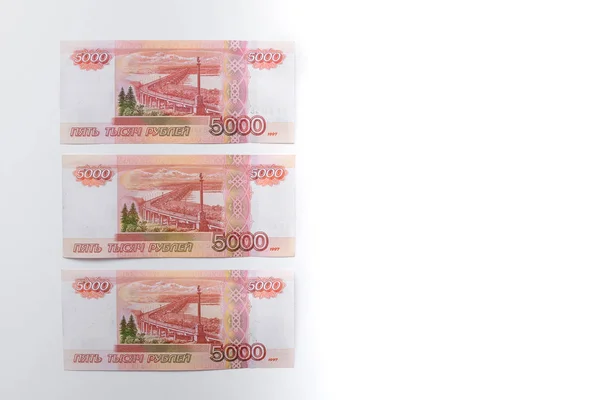 Beş bin ruble bill. Rus ruble. 5000 Rus banknot bir avuç yakın çekim. Rus kağıt para.