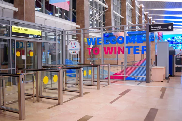 Aéroport de Krasnoïarsk. Krasnoïarski. Russie-17.02.2019. signe de bienvenue pour la XXIXe Universiade d'hiver 2019 dans la ville de Krasnoïarsk - 9 janvier 2018 . — Photo