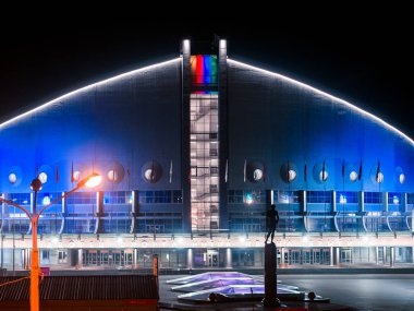 Krasnoyarsk, Rf-24 Mart 2019: yaya geçidi thepalace Ivan Yarygin, Kış Üniversite Oyunları 2019 mekan, Krasnoyarsk şehir diğer ada ismini spor yol açar.