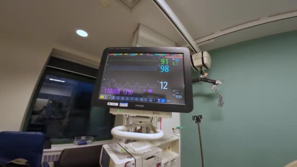 Zicht Ziekenhuis Icu Kamer Met Hartslag Monitor Aangesloten Patiënt Medische — Stockvideo