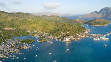 Coron kasabasının hava manzarası. Filipinler, Palawan, Busuanga