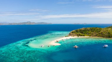 Beyaz plaj, havadan view.tropical island ile Ditaytayan adası