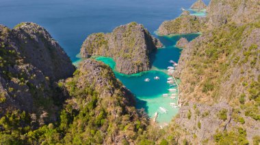 Hava manzaralı tropikal göl, deniz, sahil. Tropikal ada. Busuanga, Palawan, Filipinler.