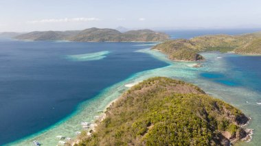 Mercan resifleri ile güzel archepilag. Filipin Adası, havadan görünüm