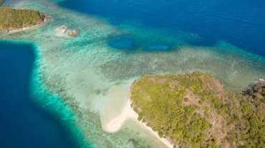 Mercan resifleri ile güzel archepilag. Filipin Adası, havadan görünüm