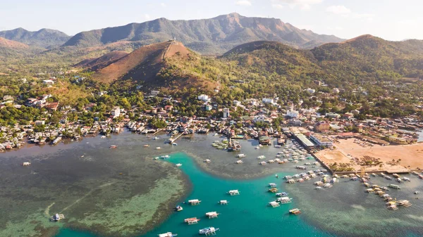 Coron şehir tepe üzerinde iz. Palawan Busuanga.