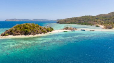 Beyaz plajları olan tropikal adalar. Filipin Adaları üst görünümü.