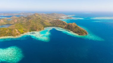 Mercan resifleri ile güzel archepilag. Filipin Adası, havadan görünüm