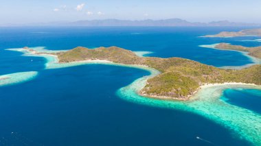 Mercan resifleri ile güzel archepilag. Filipin Adası, havadan görünüm