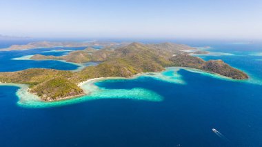 Mercan resifleri ile güzel archepilag. Filipin Adası, havadan görünüm