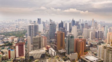 Manila şehri, Filipinler'in başkenti. Sabahları modern metropol, en iyi manzara. Şehir merkezindeki modern binalar.