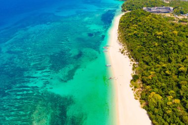 Puka Shell Beach, Boracay Adası, Filipinler, havadan görünüm.