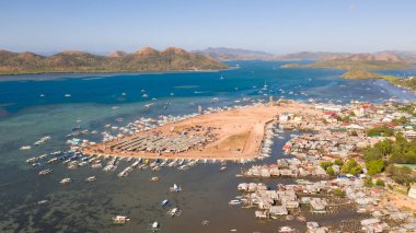 Coron kasaba tekneler ile yatak. Palawan. Filipinler.