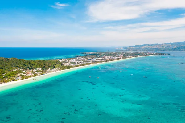 Playa blanca en la isla de Boracay, Filipinas, vista superior . — Foto de Stock