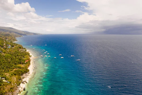 Coast of Cebu island, Moalboal, Philippines, top view. — Stock Photo, Image