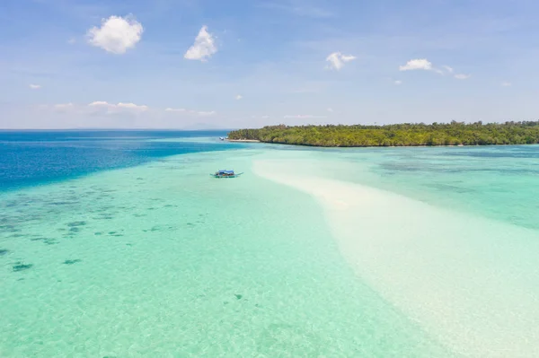 Mansalangan Sandbar, Balabac, Palawan, Fülöp-szigetek. Trópusi szigetek türkiz lagúnák, Kilátás felülről. — Stock Fotó