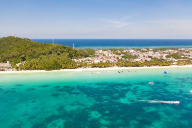 Island Boracay, Filipinler, yukarıdan bakın. Resifleri ve Boracay adasının güzel sahil ile Turkuaz deniz.