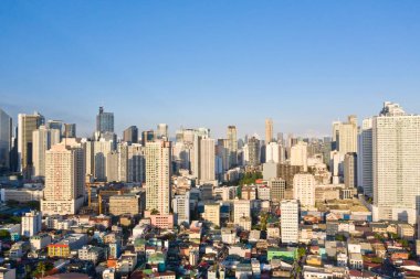 Makati Cityscape, Manila iş merkezi, yukarıdan görünümü. Asya metropol sabah, üst görünümü. Gökdelenler ve yerleşim mahalleleri, Filipinler başkenti.