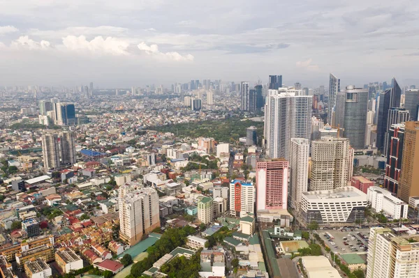 Panorama of Manila.The city of Manila, the capital of the Philippines. Modern metropolis in the morning, top view. Skyscrapers and business centers in a big city. — Stock Photo, Image